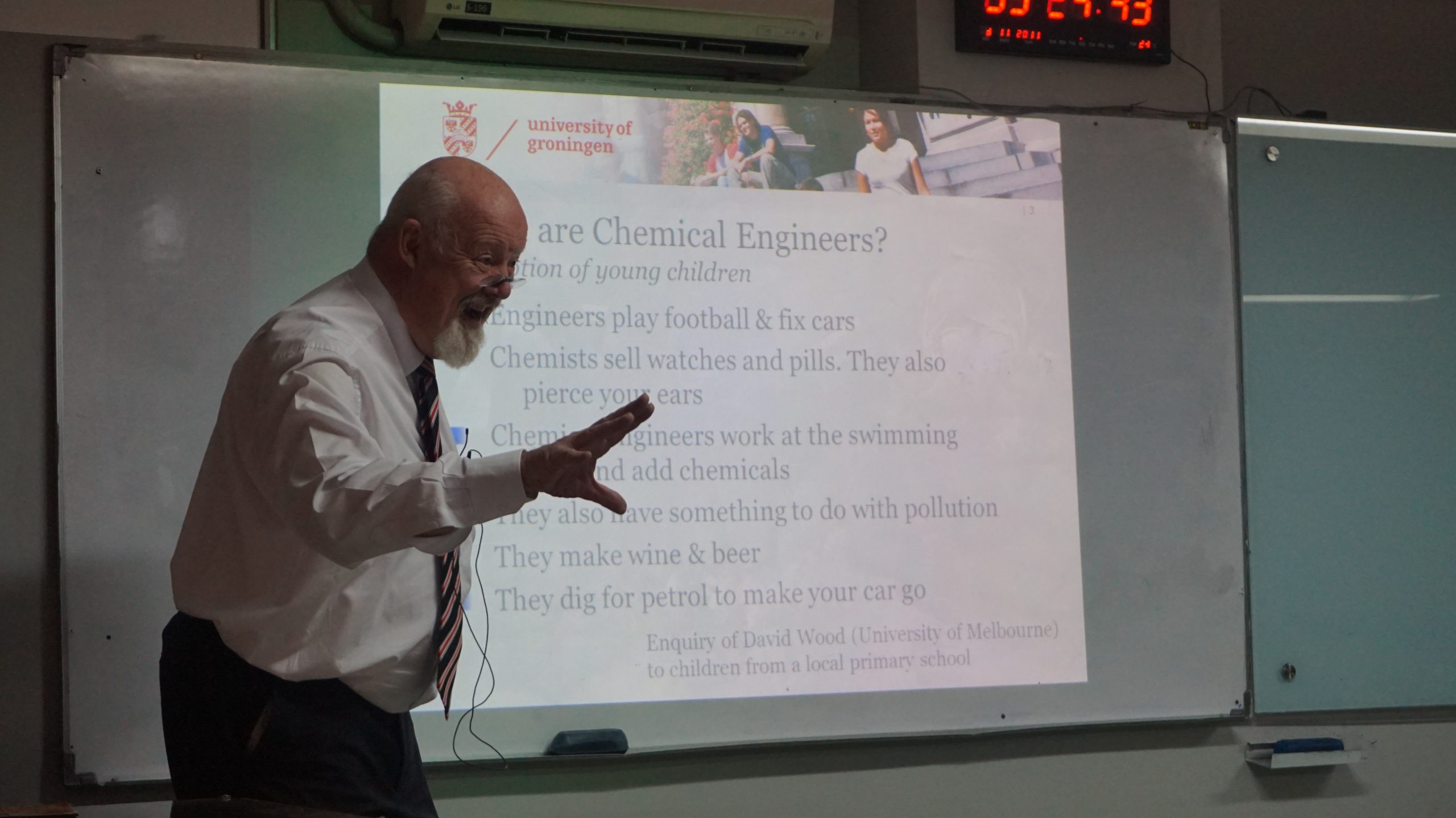 Kuliah Tamu Prof. Dr. Ir. LPBM Janssen dari University of Groningen