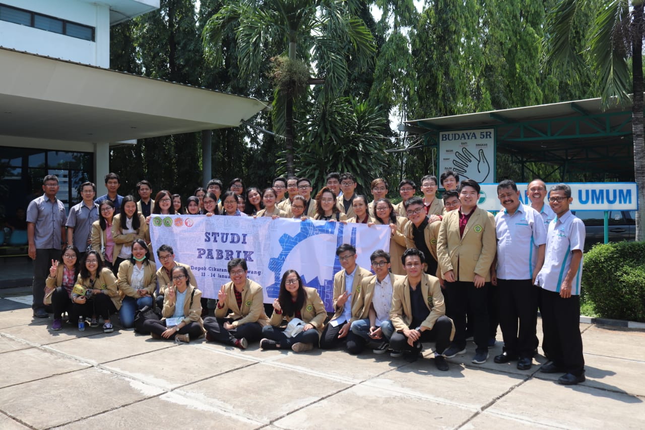 Mahasiswa Angkatan 2017 Mengikuti Kegiatan Studi Pabrik