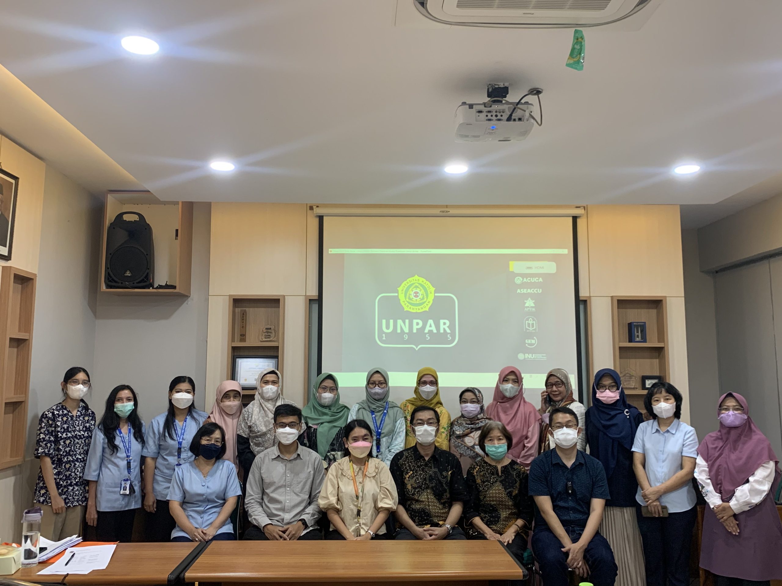 Pelatihan Modul Praktikum Kimia: Identifikasi Gugus Fungsi dan Pemisahan