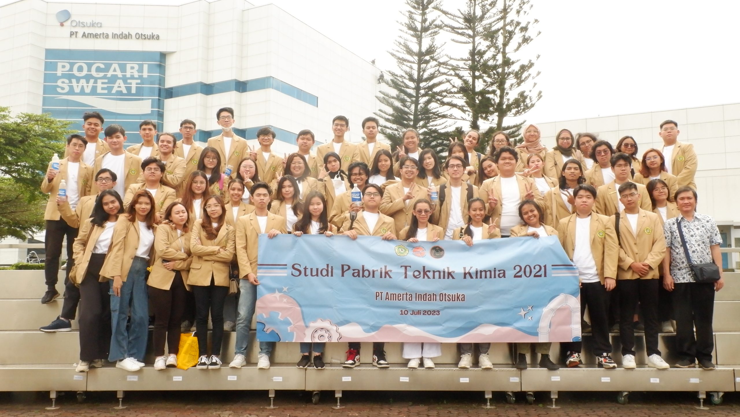 Studi Pabrik Angkatan 2021 ke PT. Amerta Indah Otsuka